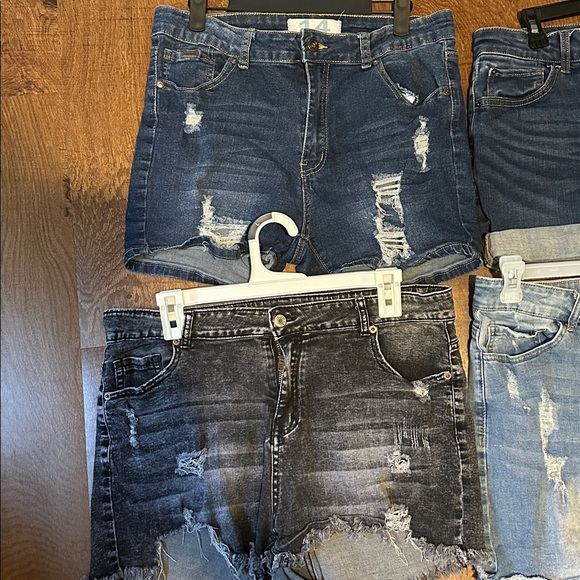 Women’s shorts bundle - Picture 2 of 6